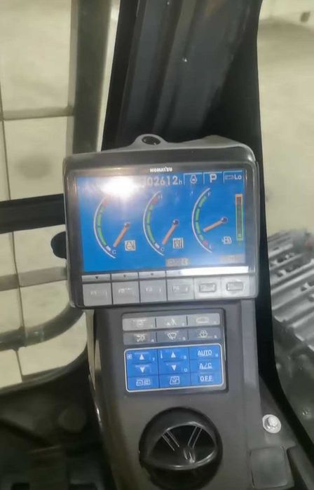 Гусеничный экскаватор Komatsu PC200-8M0