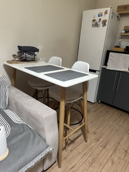 Кухонный стол (высокий)