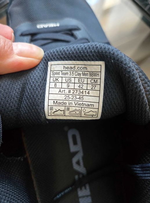 Теннисные кроссовки