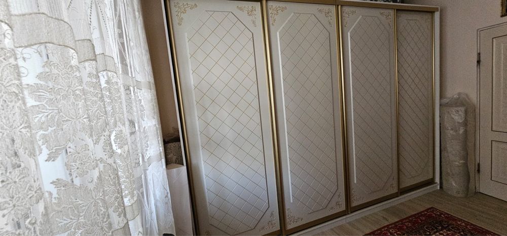 Продам купейный шкаф
