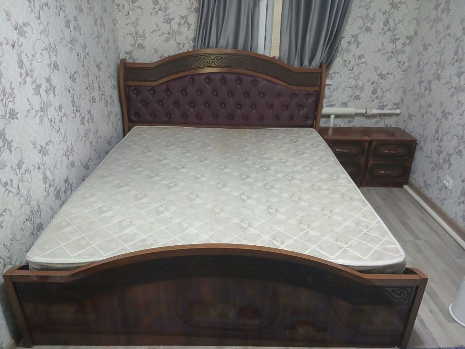 Mebel sotiladi srochno Kravat 2 ta tumbasi