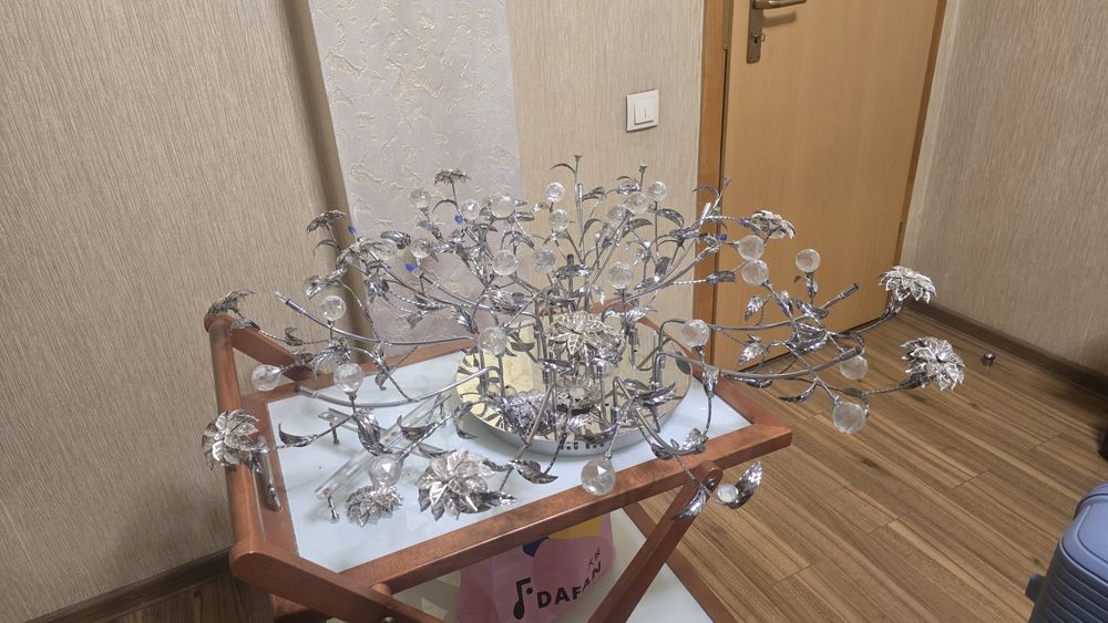 Продам красивую люстру