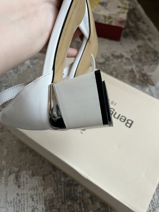 Продам женские босоножки