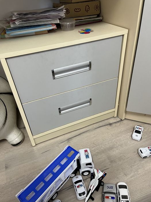 Прикроватные тумбочки