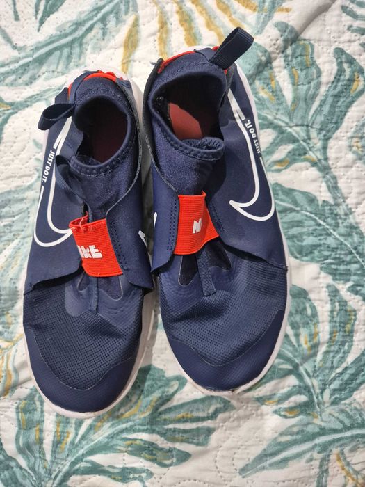 vând adidasi Nike marimea 39 pt baieti