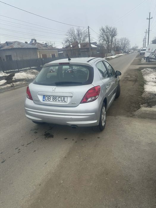 Peugeout 207 1.4 benzina