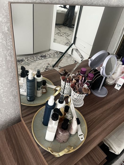 Туалетный столик в хорошем состоянии!