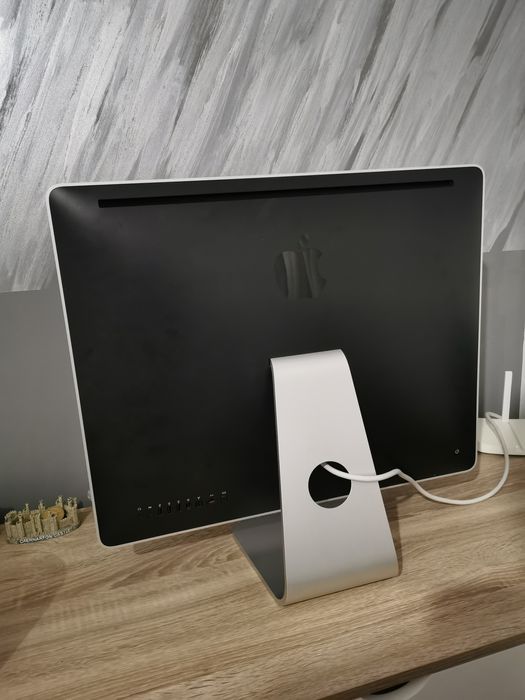Apple iMac 24-инчов (2008) модел A1225.