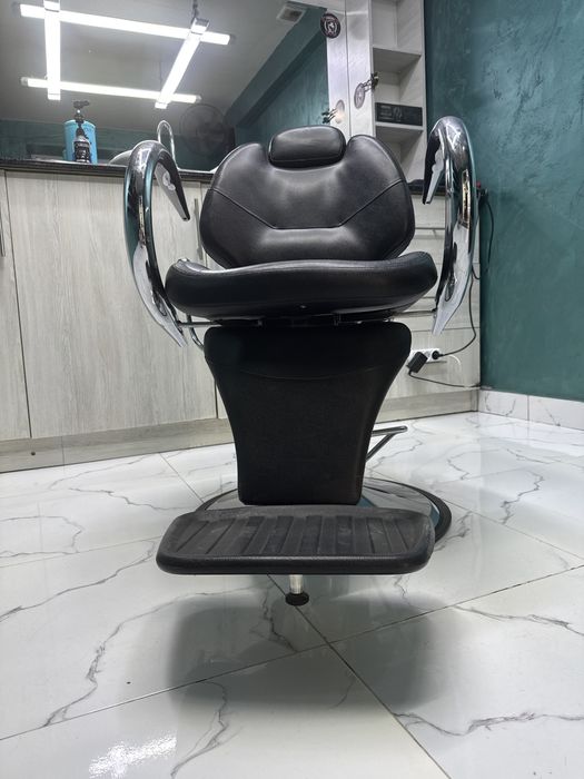 Парикмахерские кресло