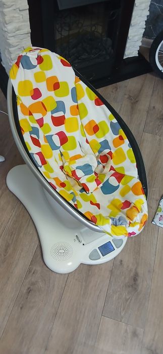 Продам укачивающий центр 4Moms.