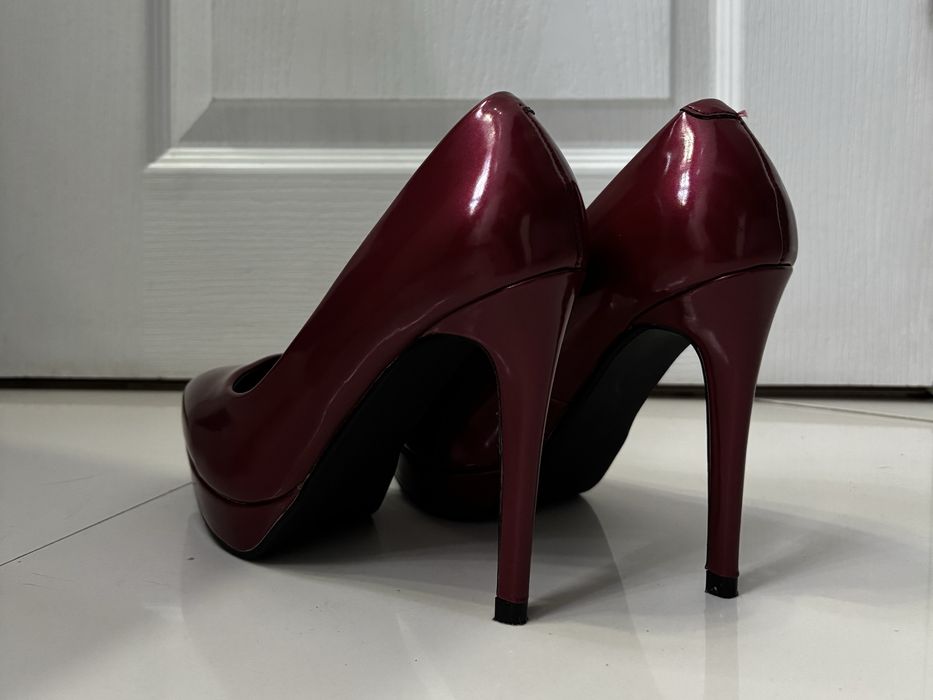 Дамски обувки - лачени с висок ток, цвят бордо