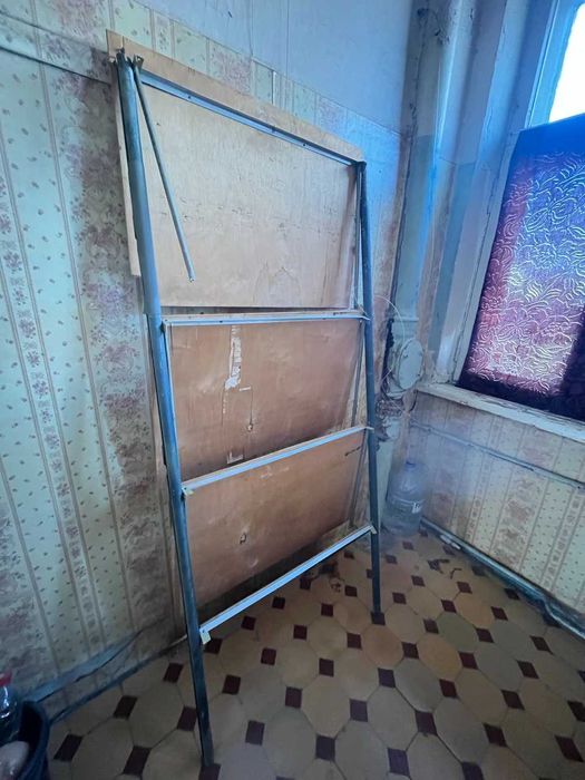 Отдам  даром  старую мебель. Срочно. Самовывоз