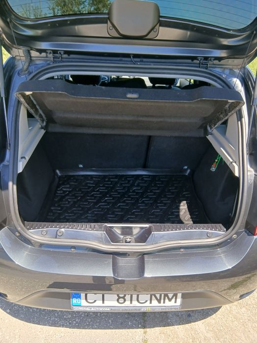 Proprietar, vand Dacia Sandero, an fabricatie august 2019. O vand deoarece detin doua masini in familie si una dintre ele trebuie sa plece.