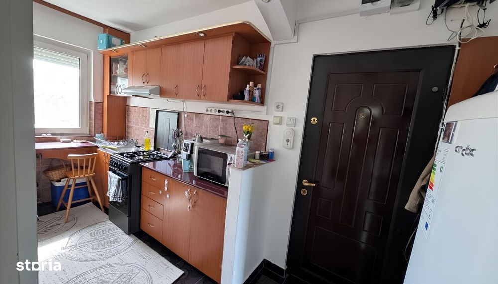 Ap 2 camere de vânzare, cart. Rogerius