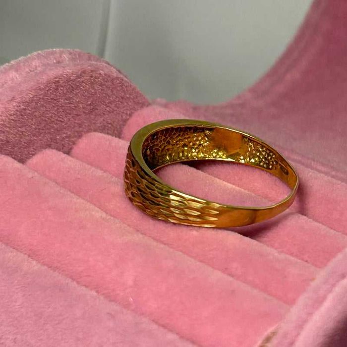 Inel din aur galben 18K cu finisaj texturat