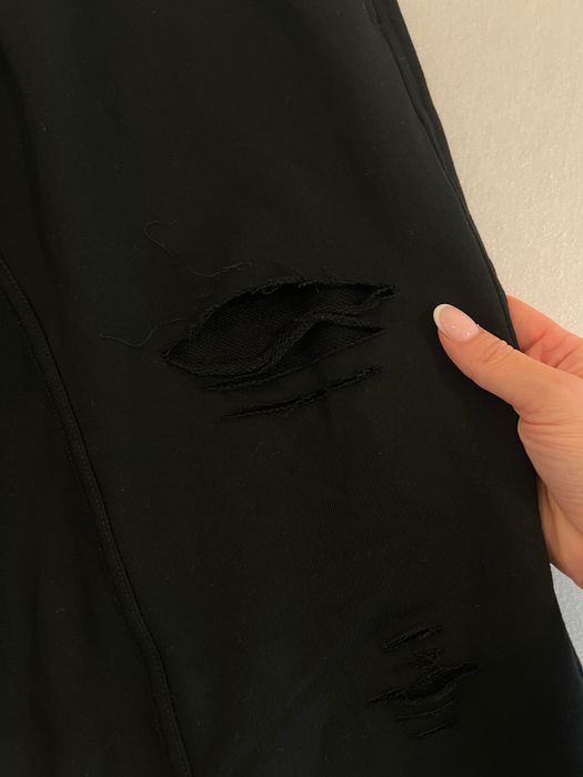 черни панталони