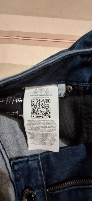 Blugi originali,  marca Guess , marimea M
