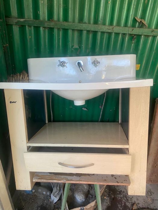 Продается ванная раковина срочно!