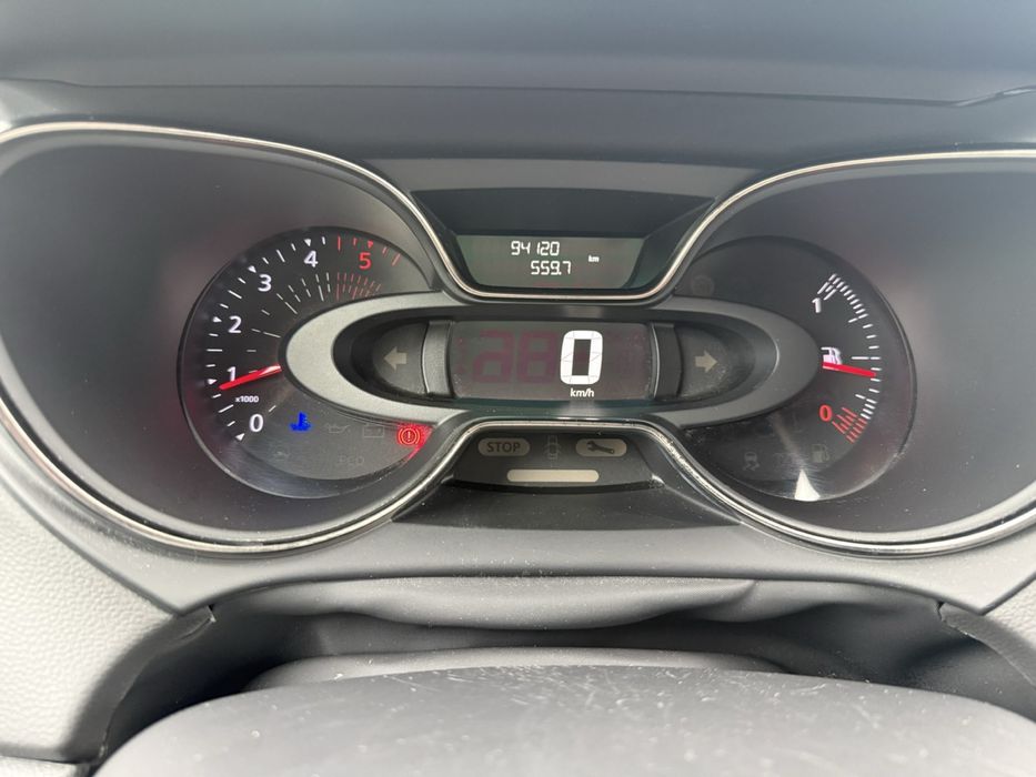Продавм Renaut Captur 1.5 dci 90 к.с. Закупен нов от Омникар Ауто..
