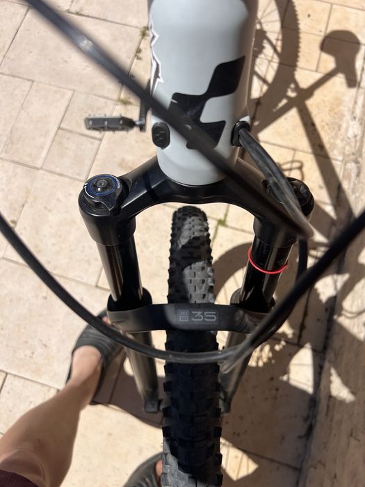 Bicicleta Cube carbon cadru L roti pe 29