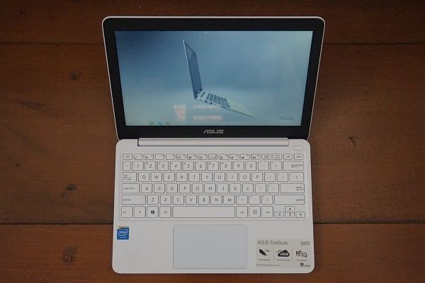 Laptop Asus EeeBook X205TA