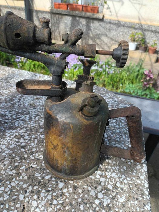 3 броя бензинови лампи