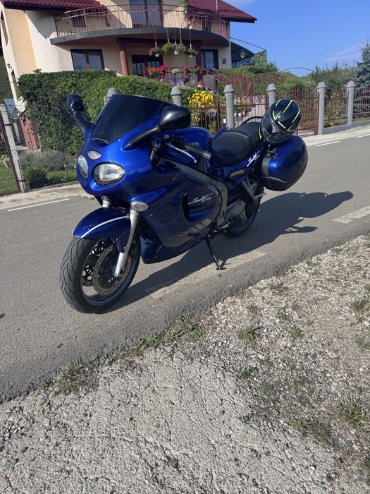 Triumph st 995 i
