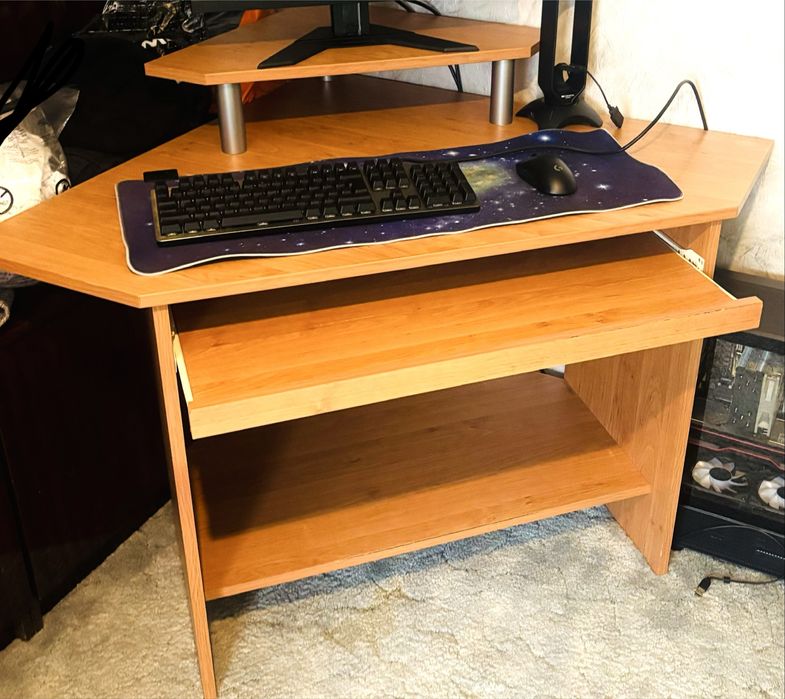 Ъглово бюро за компютър