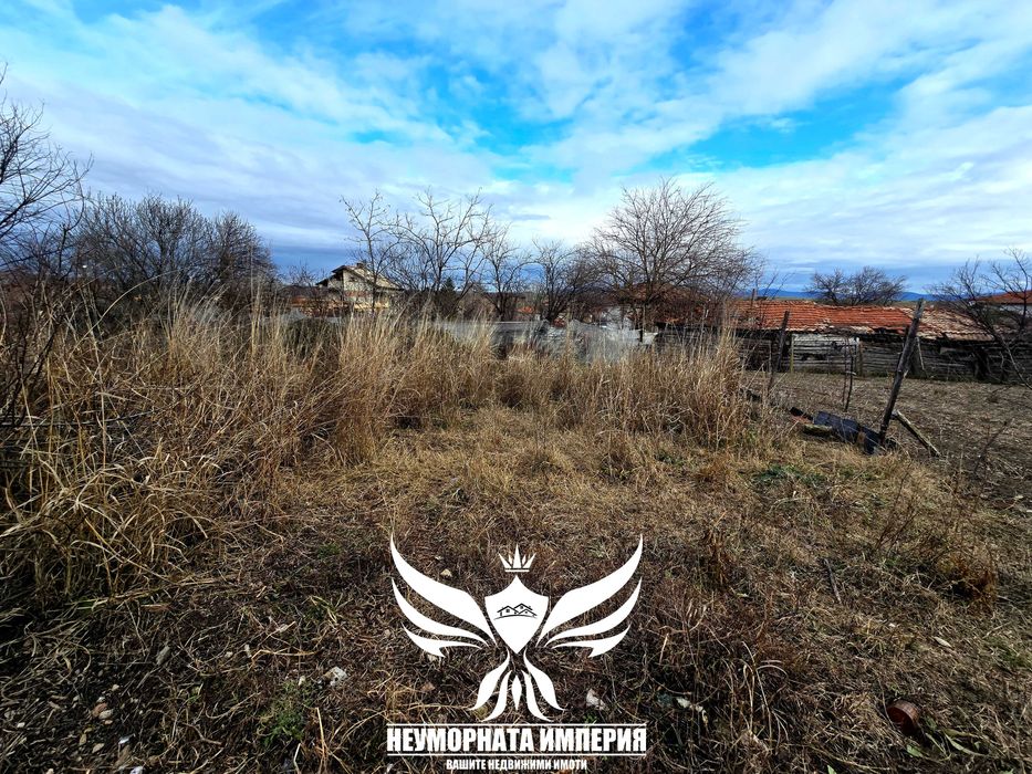 Продавам Двуетажна къща с постройки 155РЗП с 662кв. в двор село Стоево