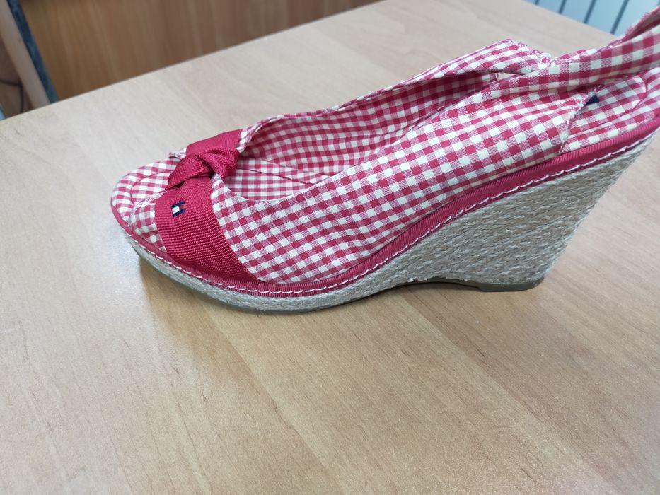 Продам босоножки