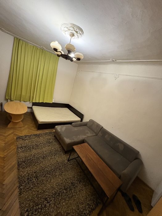 Camera privata la vilã!dar cu baie bucataria comun fac contract! iasi tg cucu garantia in rate persoana fizica proprietar mentananta ajutor 24/24. 38m
