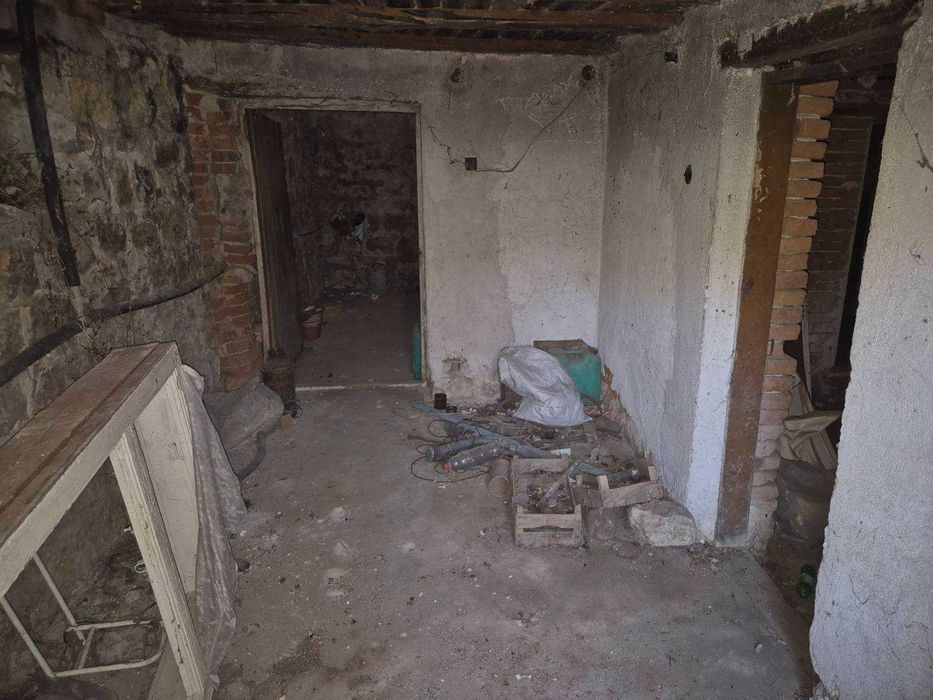 Продава се Къща в с. Девенци, Област Плевен - 375 кв.м за 130 €/кв.м - Снимка #9