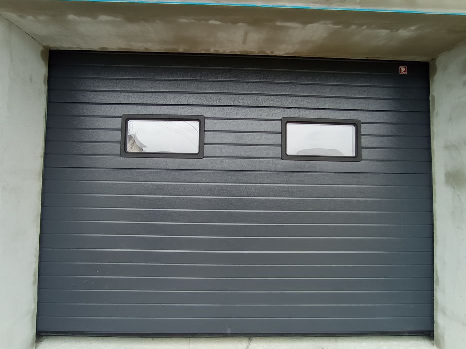 Uși de garaj secționale și tip rulou!