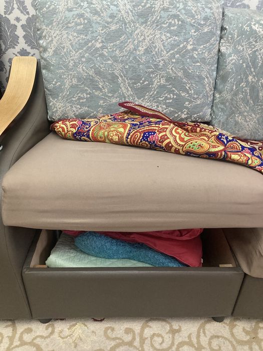 Угловой диван в гостинную