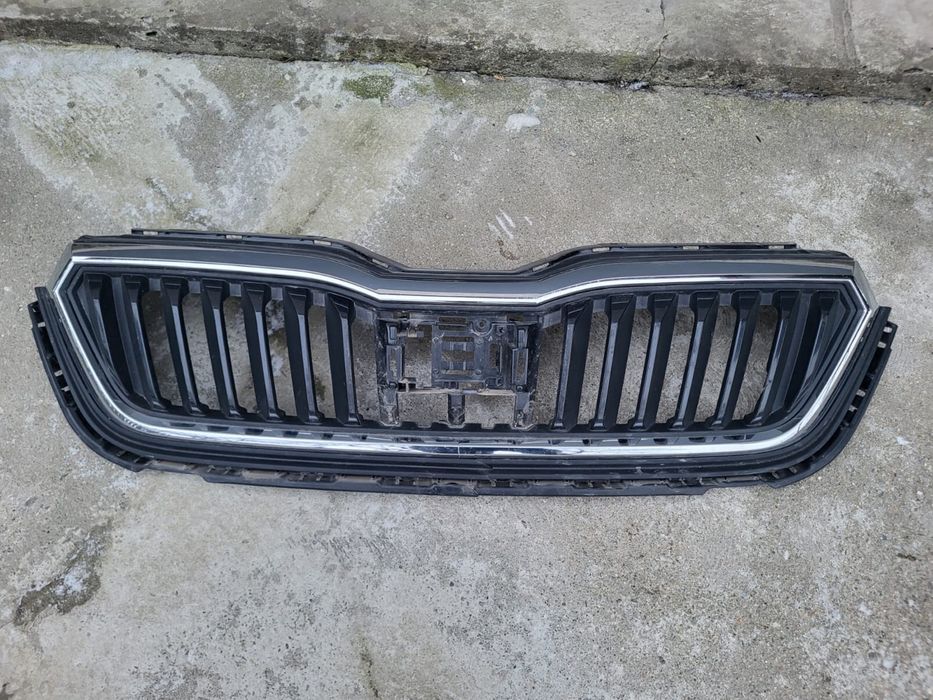 Bara fata, grilaj, ornament Skoda Octavia 3 2024 break