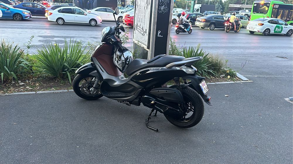 Piaggio -350cc-BEVERLY