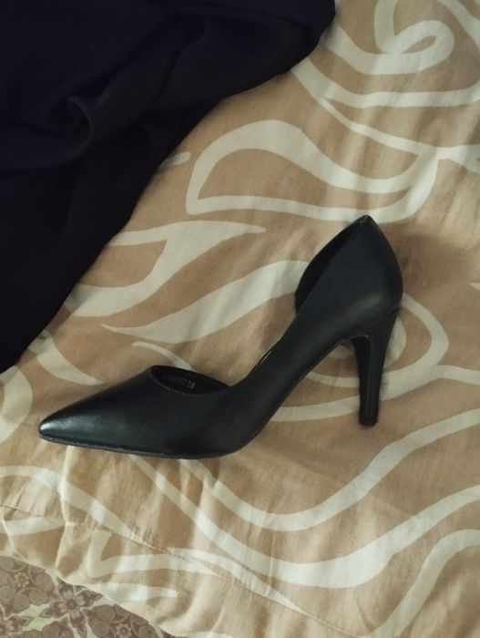 Туфли черные продаются