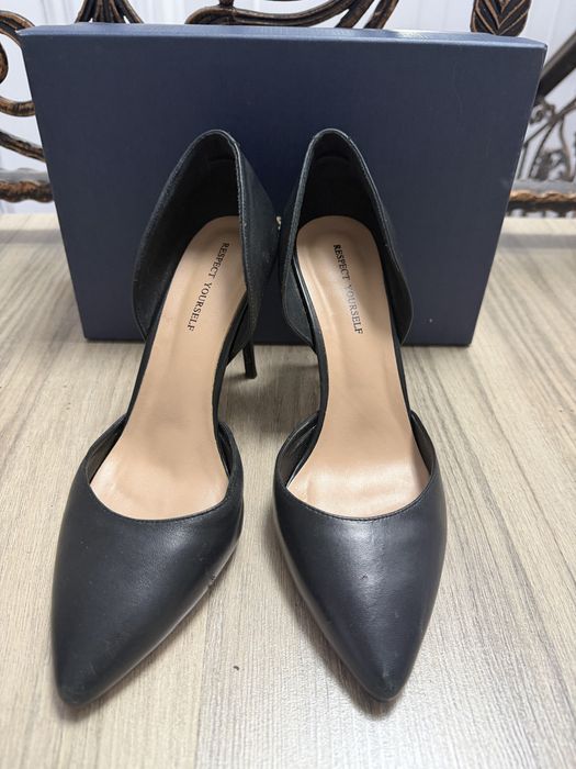 Продам черные, кожанные туфли б/у