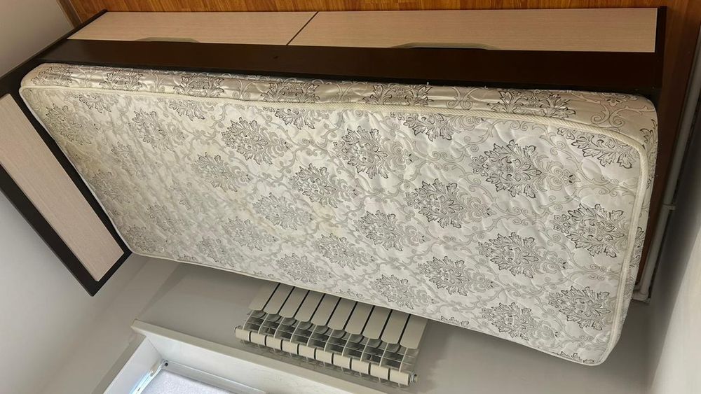 Продам кровать с выдвижными ящиками,в хорошем состоянии.