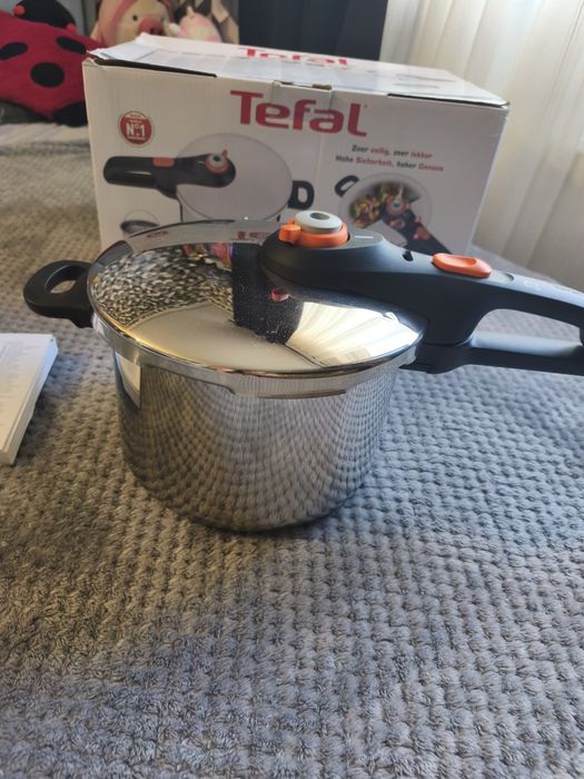 Oală sub presiune Tefal Secure Click 6L cu accesoriu pentru gătire la aburi nouă în cutie