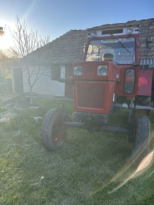 Tractor Utb 650 cu plug