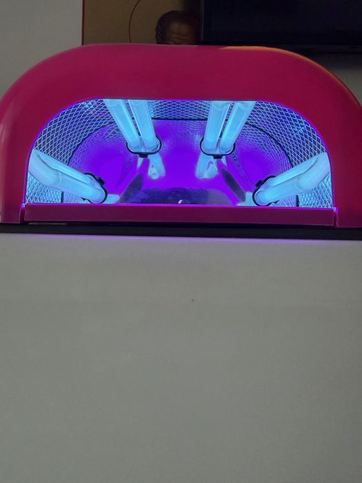 Lampa UV pentru unghii