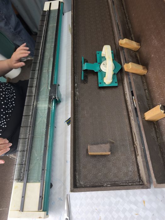 Продам вязальную машинку