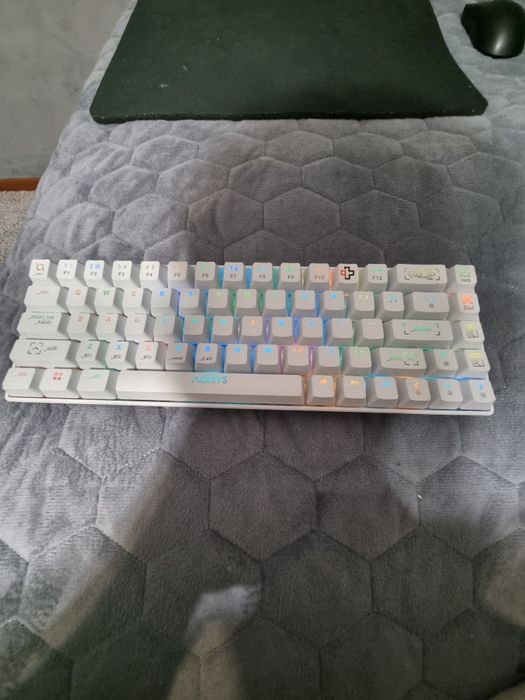 Tastatura pentru gaiming aqirys mira white folosita