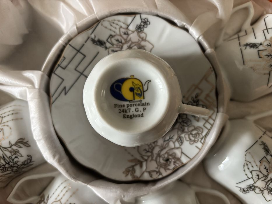 Продавам порцеланов сервиз за кафе - 4 броя