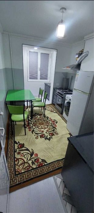 Сдается 2 комнатная квартира только семьям 300$