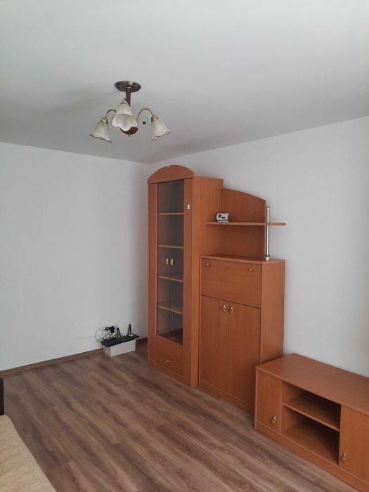 Închiriez garsoniera