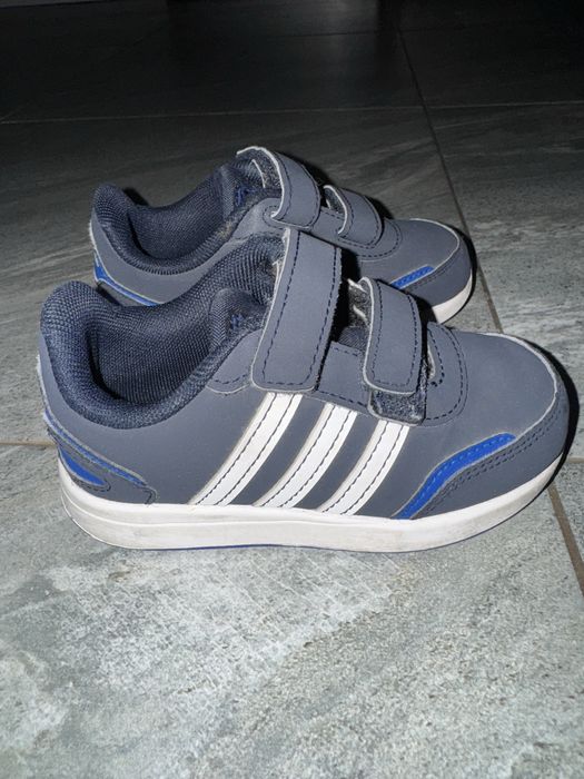 24 номер Оригинални маратонки Adidas за бебе