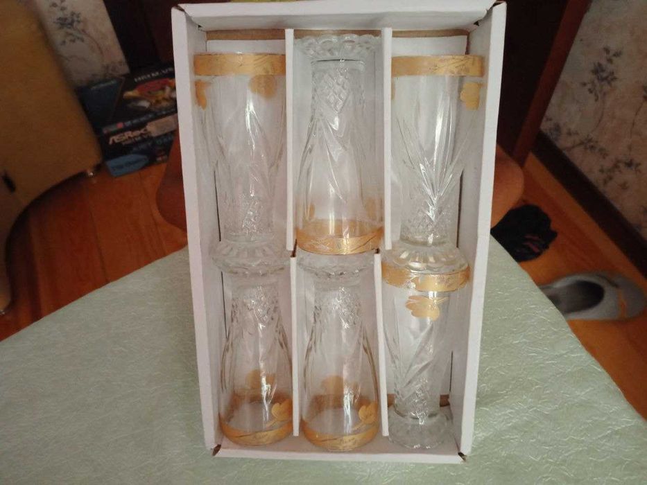 Продаётся набор стаканов  из 6 штук.  1 комплект. Стекло. Новый.