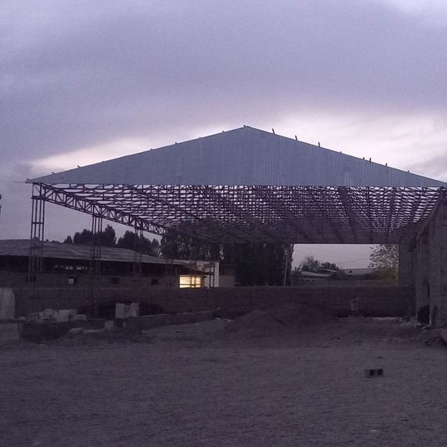 Tom naves sortak hozmat